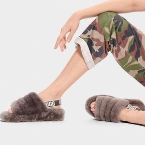 UGG Fluff Yeah Slide Slippers SZ 8